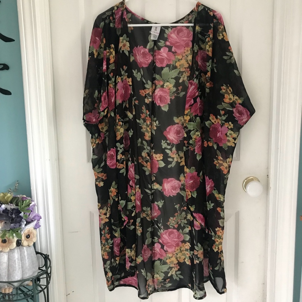 Plus Size Floral Cardigan